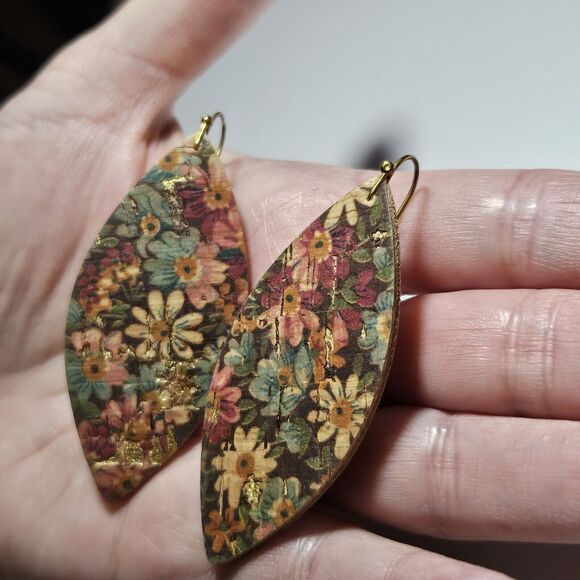 Pink And Blue Flower Cork With Gold Dangling Earrings - Picture 2 of 11